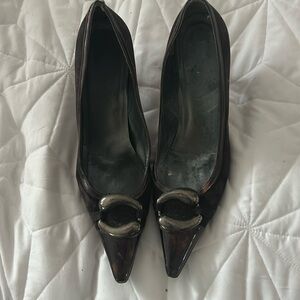Stuart Weitzman suede black classic heels
Tortoises Shell detail with buckle